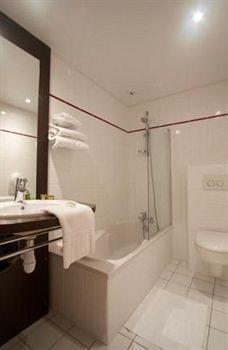 Brit Les Voyageurs Hotel